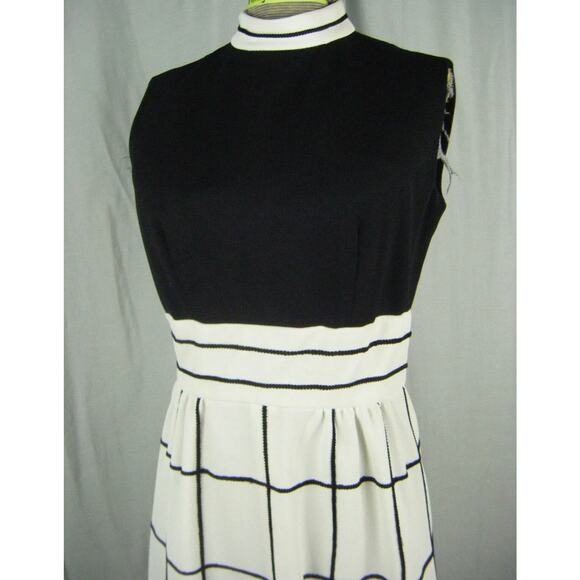 1960’s Black and White, Empire Waist, A-Line Dress - Picture 5 of 6